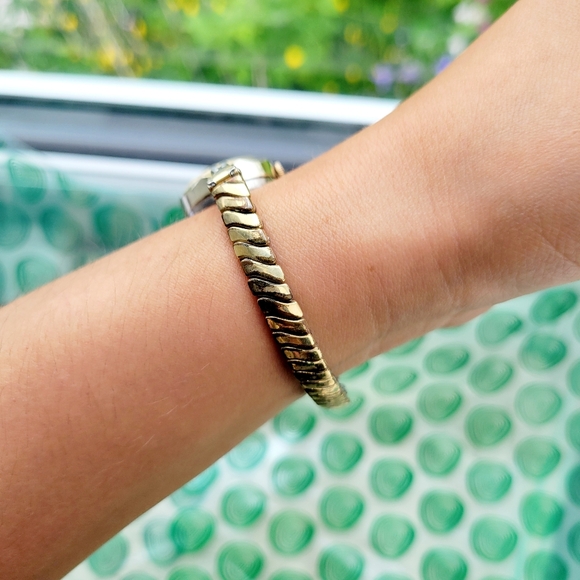 Vintage Ingersoll Dainty Classic Stretch Watch - Picture 5 of 7